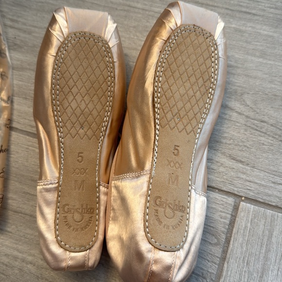 Grishko Pointe ballet slippers, never worn; med 5.0 xxx - Picture 4 of 6